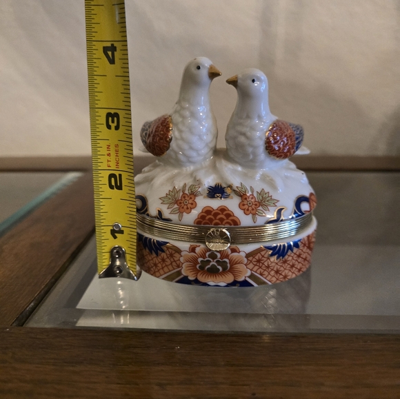 Porclain hand painted love bird trinket box Andrea by Sadek - Picture 8 of 12